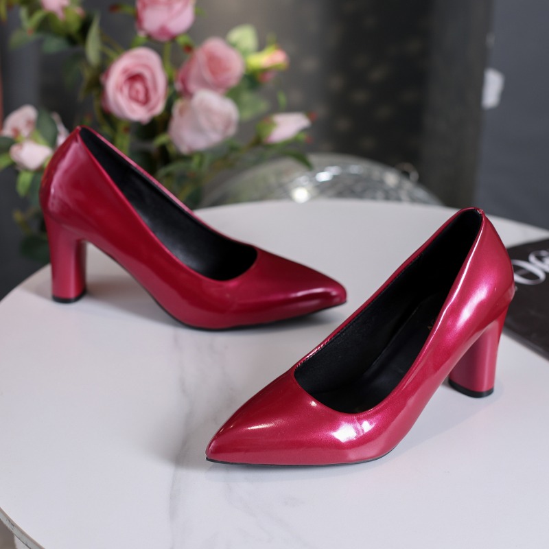 Pump Heel Block - Szpilki z lakierowanej skóry plus size
