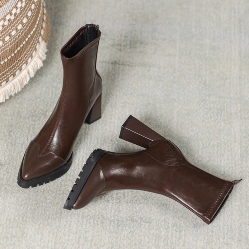 Szpiczaste botki francuskie, o – Pump Heel Block recenzja i cena
