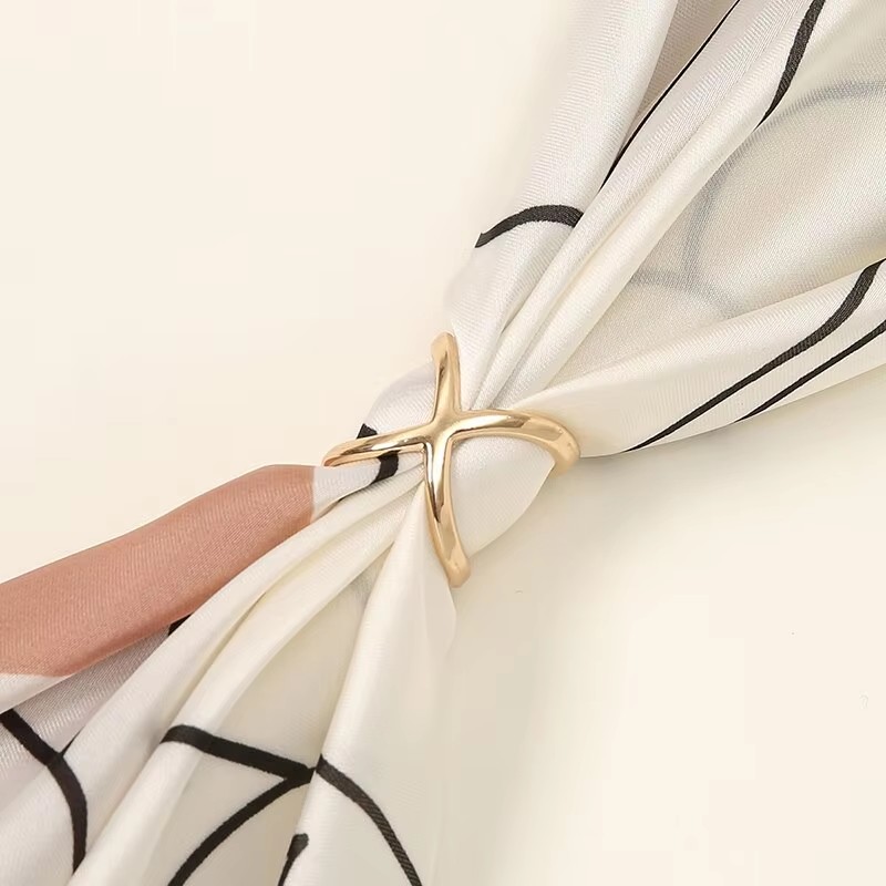 Wielofunkcyjna jedwabna klamra – Silk Blouse recenzja i cena